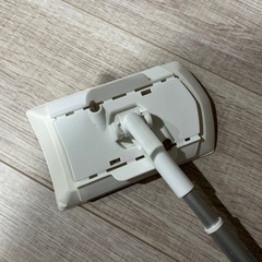 トイレの床のモップの画像