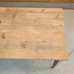 広島を拠点とする家具ブランド DICHOTOMIC(ディコトミック)の無垢古材を使用したテーパーレッグテーブルです。インダストリアルな風合いのダイニングテーブルはブルックリンスタイなどにも♪の画像