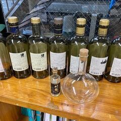 ウイスキーの空瓶の画像