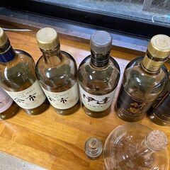 ウイスキーの空瓶の画像