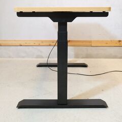 FlexiSpot(フレキシスポット)の電動昇降式デスクです。シンプルで飽きの来ないデザイン。長時間座って疲れた時にはスタンディングでも作業が出来るので、在宅ワークにピッタリな仕様です！の画像