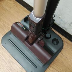 品質保証☆配達有り！9800円(税込）パナソニック 充電式サイクロン 掃除機 クリーナー 2020年製 スタンド付の画像