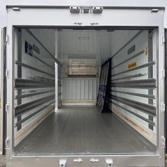 仕上げ済み！全面断熱材入り！中仕切り扉！横扉！バイクガレージ！使い勝手抜群！倉庫物置用 4トン保冷ロングワイドコンテナの画像