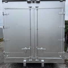 仕上げ済み！全面断熱材入り！中仕切り扉！横扉！バイクガレージ！使い勝手抜群！倉庫物置用 4トン保冷ロングワイドコンテナの画像