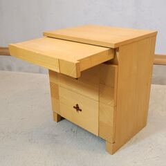 コンパクトなアローズ600 タモ材 仏壇台です。2杯の収納と便利なスライド式の棚がついたデザインです。シンプルでナチュラルな質感の祖霊舎置台は和室はもちろん洋室にもオススメです♪の画像