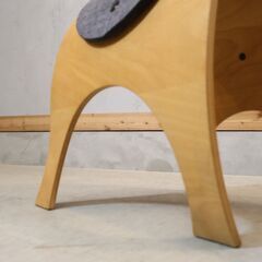 北海道旭川のメーカーCONDE HOUSE(カンディハウス)のトムテ スツールです。可愛らしいデザインで温かみのある質感はお部屋を明るい印象にしてくれます。インテリアのアクセントにオススメです♪の画像