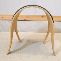 北海道旭川のメーカーCONDE HOUSE(カンディハウス)のトムテ スツールです。可愛らしいデザインで温かみのある質感はお部屋を明るい印象にしてくれます。インテリアのアクセントにオススメです♪の画像