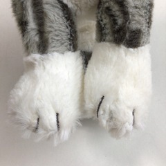 IKEAのスカーフを巻いたネコのぬいぐるみの画像