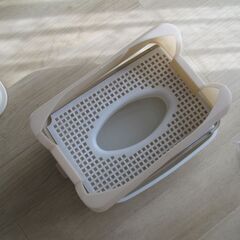 キャットワレのパーツと未使用猫トイレの画像