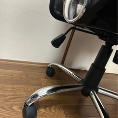 キャスター付き椅子の画像
