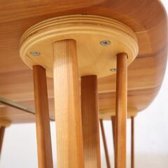 北欧デンマークのHASLEV(ハスレヴ)社より稀少なTimeless(タイムレス) チェリー材 コーヒーテーブルです。可愛らしい丸みのあるスクエアの天板がお洒落なヴィンテージローテーブルです♪ の画像