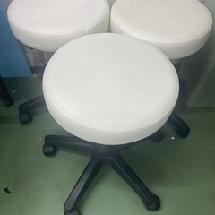 キャスター付きチェア×3、キャスター付き丸椅子×3の画像