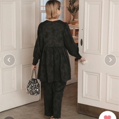 forksy.　サテンジャガードボリュームスリーブチュニック＆テーパードパンツセットアップの画像