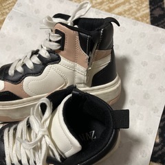 ZARA キッズスニーカー　21㎝の画像