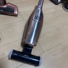 【同アカウント他商品を値引いてセット販売可能】 エレクトロラックスコードレス掃除機 取扱説明書付きの画像