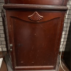 アンティーク調　
飾り棚　天井照明付　ガラスショーケースの画像