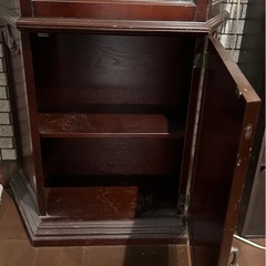 アンティーク調　
飾り棚　天井照明付　ガラスショーケースの画像