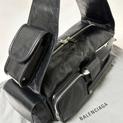 《 BALENCIAGA 》SUPERBUSY スモール スリングバッグの画像