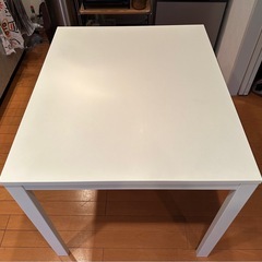イケア IKEA VANGSTA 伸長式テーブルと椅子4脚セットの画像