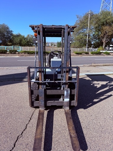 コマツフォークリフト２トン車　ガソリン車