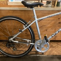 防犯登録無料！【前後タイヤ・チューブ新品！】アルミフレーム　6段変速　700×28cクロスバイク　シルバーの画像