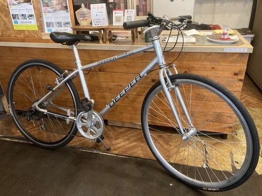 防犯登録無料！【前後タイヤ・チューブ新品！】アルミフレーム　6段変速　700×28cクロスバイク　シルバー