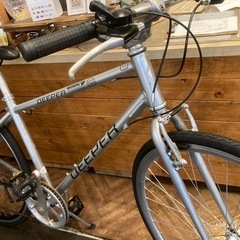 防犯登録無料！【前後タイヤ・チューブ新品！】アルミフレーム　6段変速　700×28cクロスバイク　シルバーの画像