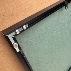 大型額縁（金属枠）の画像