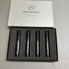 車ベンツ車内の画像