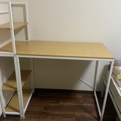 無料でお譲りします✨PCデスク2台（茶・ナチュラル）相模原市南区引き取りの画像