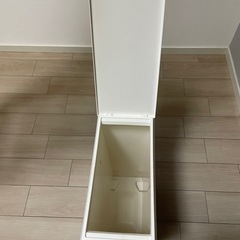 スリムなゴミ箱の画像