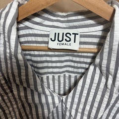 JUST FEMALE スローブイエナ ブラウス size36 襟付きVネックの画像