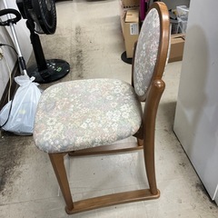 石2510-760 縁側で微笑むおばあちゃんの顔が思い浮かぶ　花柄木製イス　キズ汚れ有りの画像