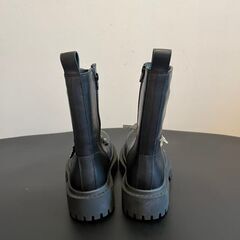 BALENCIAGA ブラック ワークブーツの画像