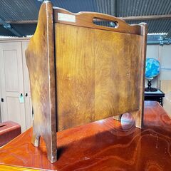 カリモク コロニアル マガジンラックの画像