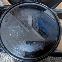 花瓶と花瓶置きの画像