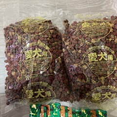 ドックフードとチュール
の画像