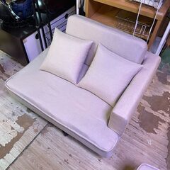 🔥🔥期間限定・特別特価品🔥🔥北欧風 カウチソファ＆オットマンセット 2人掛け ベージュ クッション2個付 リラックスソファ セパレート フロアソファ ローソファ ファブリック 中古家具の画像