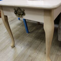 【川崎市宮前区リサイクルオフ】アンティーク調　センターテーブル　猫足の画像