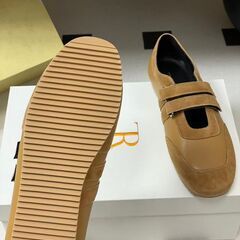 The Row フラット ミュール ベージュ レザー スエード Tストラップ マジックテープ の画像