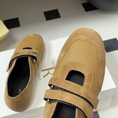 The Row フラット ミュール ベージュ レザー スエード Tストラップ マジックテープ の画像