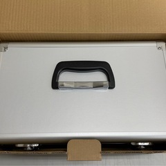 マキタ(Makita) 充電式　真空ポンプ (バッテリー・充電器付) VP180DRG 未使用品 18Vの画像