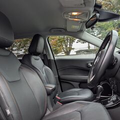 ローンは毎月15,700円～　クライスラージープ　コンパス　2.4LTD　４ＷＤ／レザーシート／運転席パワーシート／レーダークルーズコントロール／レーンガイド／Beatsサウンド／パーキングアシスト／ブラインドスポットモニター／純正ナビゲーション／バックカメラ／Ｂｌｕｅｔｏｏｔｈ／地デジＴＶ／前後ドライブレコーダーの画像