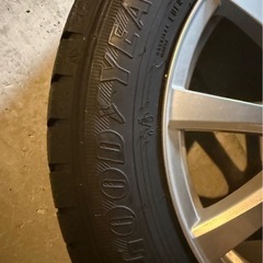 スタッドレスタイヤ215/60R17の画像