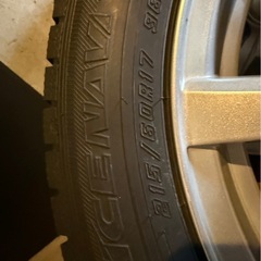スタッドレスタイヤ215/60R17の画像