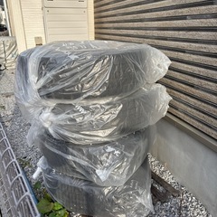 スタッドレスタイヤ　ホイール付きの画像