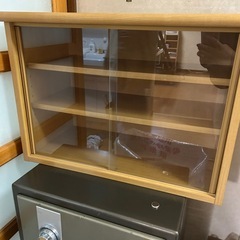 食器棚などに使える棚の画像