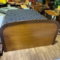 ダブルベッド　マットレスSertaの画像