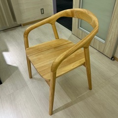 北欧風のナチュラル木製チェアの画像