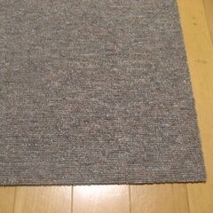 日本製タイルカーペット厚み6.5㎜・１枚１４０円・在庫１１枚＜５１９３＞訳あり品の画像